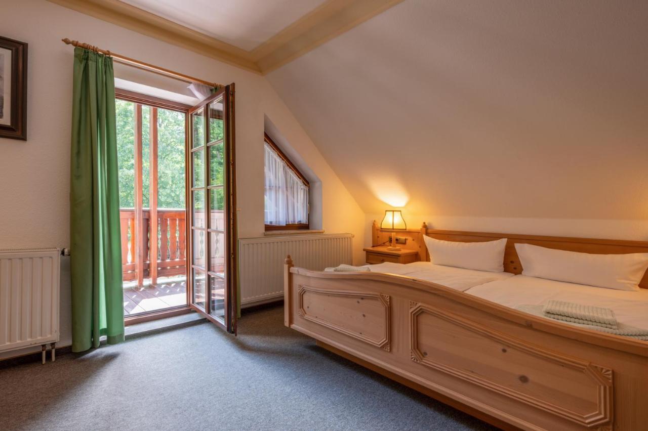 Zur Margarethenmuehle - Landgasthof Und Waldhotel Rosswein Exterior photo